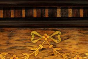 Eckschrank-Etagere