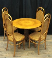 thonet-tisch-mit-4-stuehlen-jg2200-2200