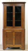 eckvitrine-um-1800-eiche-2248