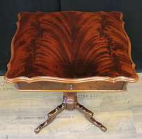 naehtisch-spaetbiedermeier-um-1850-pyramiden-mahagoni-2286