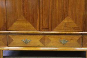 Barocker Giebelschrank