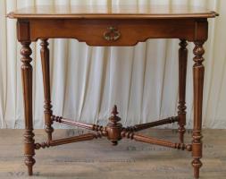 beistelltisch-nussbaum-auf-eiche-furniert-2323