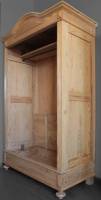 Garderobenschrank