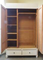 Kleiderschrank