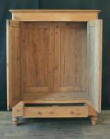 Kleiderschrank
