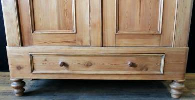 Kleiderschrank
