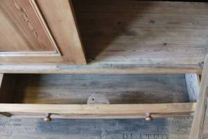 Kleiderschrank
