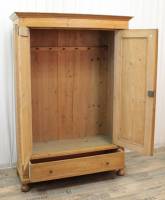 Kleiderschrank