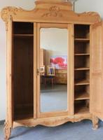 Kleiderschrank
