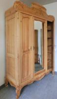 Kleiderschrank