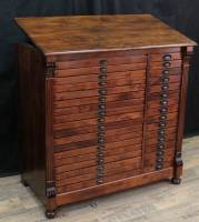 Setzkasten-Schrank