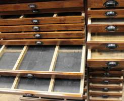 Setzkasten-Schrank