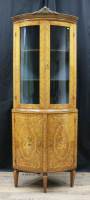 eckvitrine-stilmoebel-nicht-antik-2471