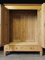 Kleiderschrank