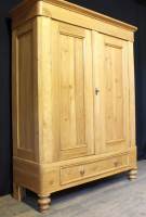 Kleiderschrank