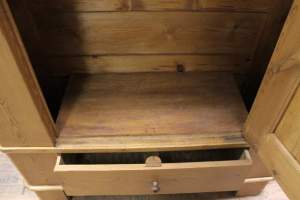 Dielenschrank