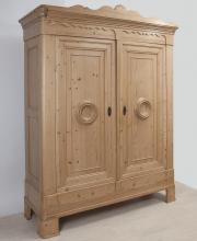 Biedermeier-Hallenschrank mit Lederbeschlägen