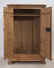 dielenschrank-kastenschrank-zweituerig-barock-kiefer-gewachst-sk-3816