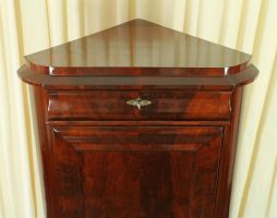 Eckschrank [A608]