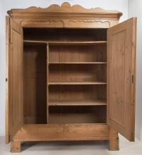 Gutshaus Kleider / Wäscheschrank