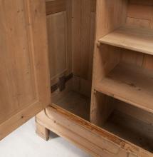 Gutshaus Kleider / Wäscheschrank