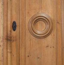 Gutshaus Kleider / Wäscheschrank