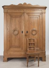 Gutshaus Kleider / Wäscheschrank
