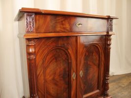 Anrichte / Halbschrank
