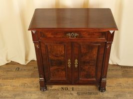 Anrichte / Halbschrank