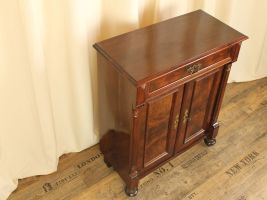 Anrichte / Halbschrank