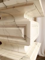 Holzäule in Marmor-Optik