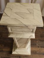 Holzäule in Marmor-Optik