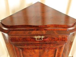Eckschrank, Mahogoni