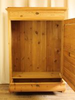 Garderobenschrank
