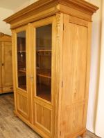 Vitrinenschrank