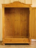 Schrank im Louis Philippe Stil