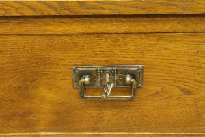 Kastenschrank A2110