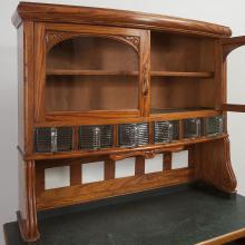 Küchenschrank mit gebogenem Glas