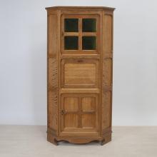 Massiver Eichen-Eckschrank um 1950-1960