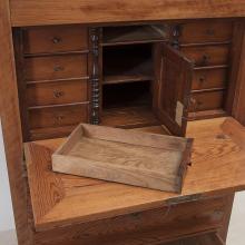 Pitchpine-Sekretär,  Biedermeier-Epoche um 1850