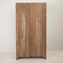 Kleiderschrank mit Stange