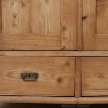 Schrank mit zwei Schubläden