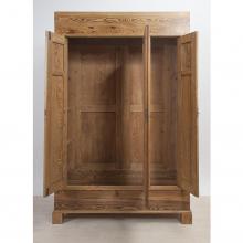 Großer Schrank mit 3 Türen