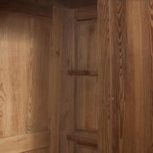 Großer Schrank mit 3 Türen