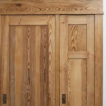 Großer Schrank mit 3 Türen