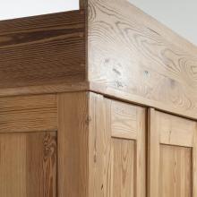 Großer Schrank mit 3 Türen