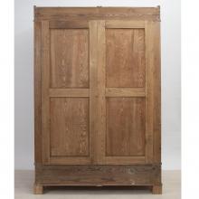 Großer Schrank mit 3 Türen