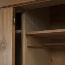 Grosser Dielen/Kleiderschrank