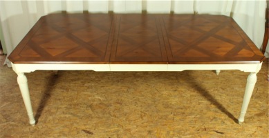 tisch-im-antiken-stil-1548