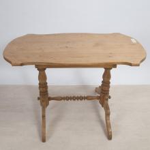 Sofatisch, geschwungene Platte